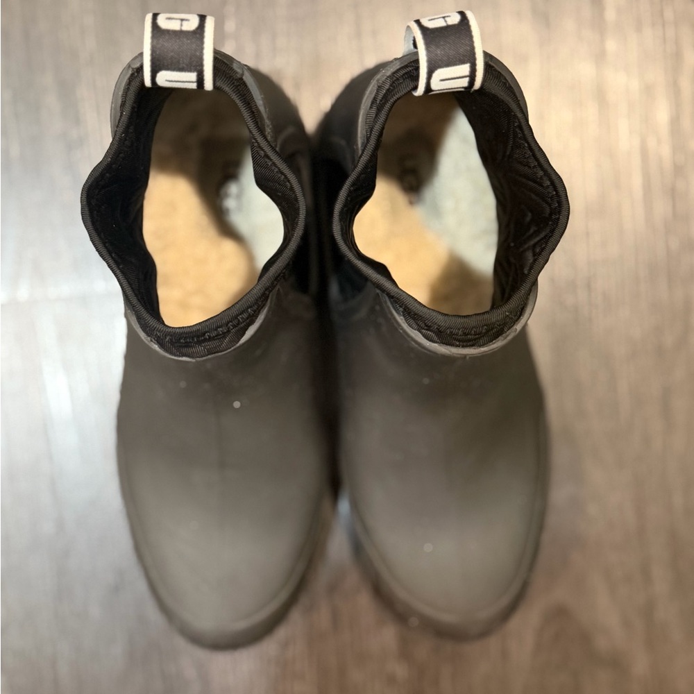 UGG Black Short Rain Boots with Pull Tabs - Picture 4 of 4